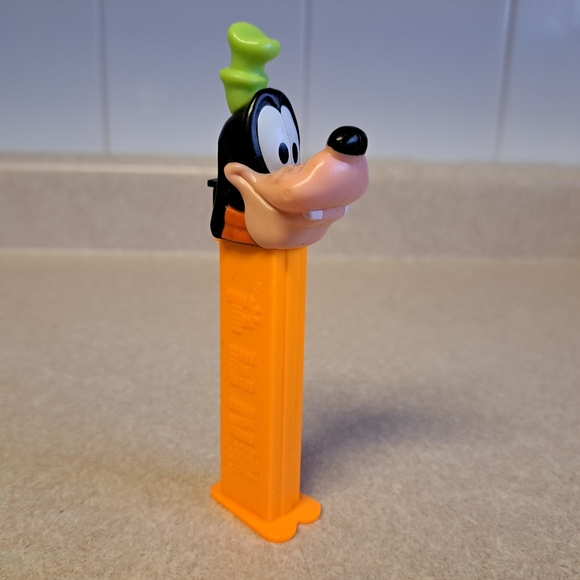PEZ DISNEY GOOFY CLOSED MOUTH GREEN HAT 5'' EMPTY CANDY DISPENSER - Picture 3 of 6
